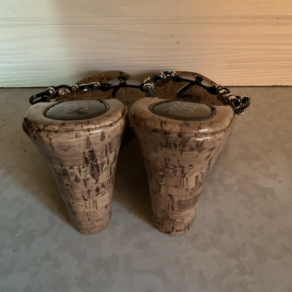 385 Fifth Black and Tan Women's Wedge Sandals 4 inch heel size 9 - Picture 3 of 5